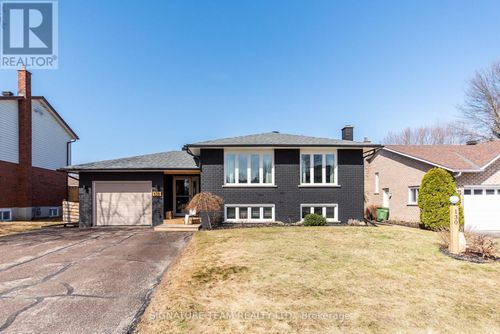 130 Noik Dr, Pembroke, ON, K8A8B8 | Card Image