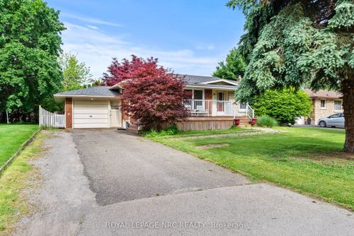 51 Henry St, Niagara on the Lake, ON, L0S1J0 | Card Image