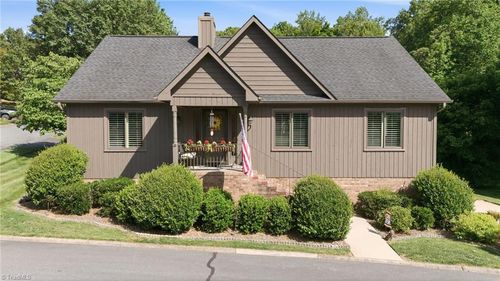 601 Ridgehaven Dr, Winston-Salem, NC, 27104-5393 | Card Image