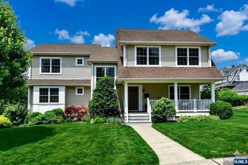 121 Vreeland Ave, Midland Park, NJ, 07432-1840 | Card Image