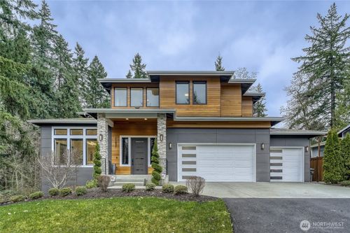 11821 Se 84th St, Newcastle, WA, 98056-9037 | Card Image