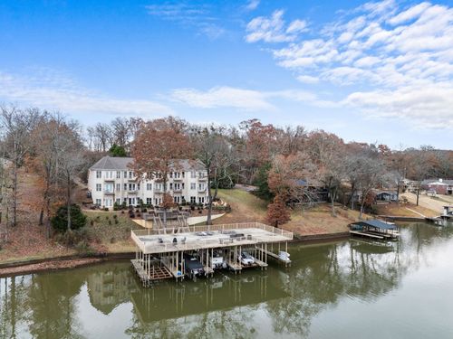 687 Lakewood Dr E, Muscle Shoals, AL, 35661-4603 | Card Image