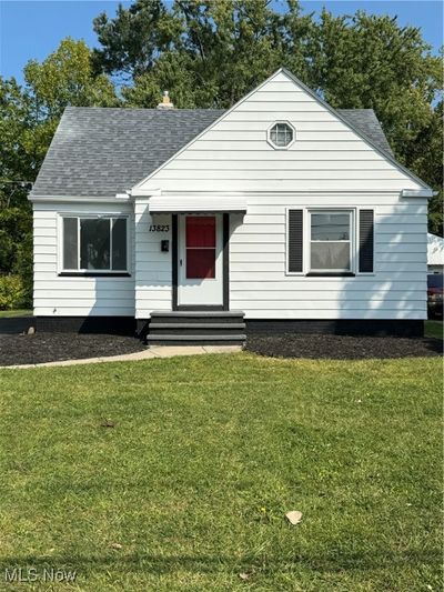 View of front facade with a front lawn | Image 1