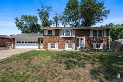 1408 E Sylvan Cir Circle, Brandon, SD, 57005-1526 | Card Image