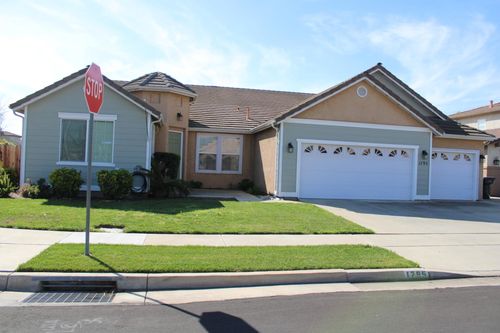 1795 Bettinelli Ct, Tulare, CA, 93274-7846 | Card Image
