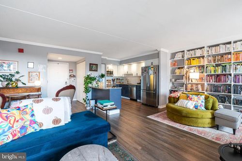 703-200 Lombard St, PHILADELPHIA, PA, 19147-1605 | Card Image