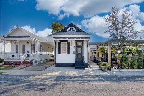 429 Huey P Long Ave, Gretna, LA, 70053-5917 | Card Image