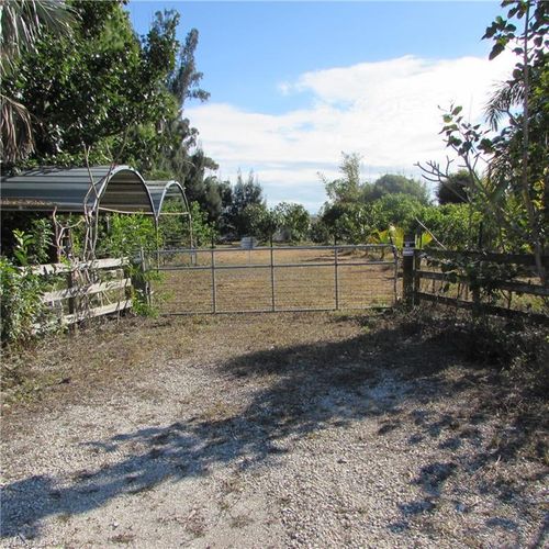 8390 Stringfellow Rd, St. James City, FL, 33956-2911 | Card Image