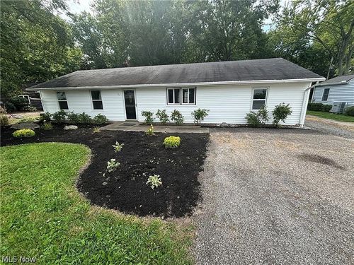 27107 Lynn Dr, Olmsted Twp, OH, 44138-1731 | Card Image
