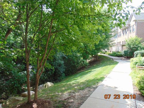 39798 Rockcrest Cir, Northville, MI, 48168-3966 | Card Image