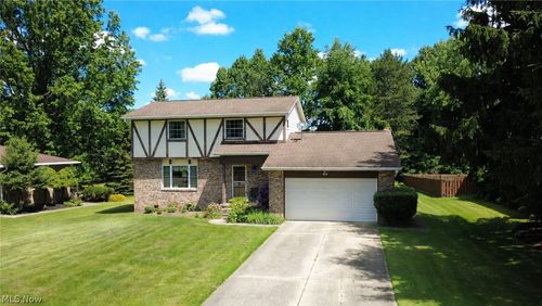 8893 White Oak Dr, Twinsburg, OH, 44087-1743 | Card Image