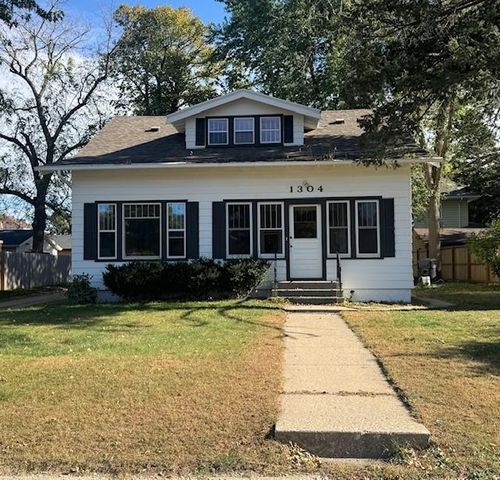 1304 7th Ave, Worthington, MN, 56187-2216 | Card Image