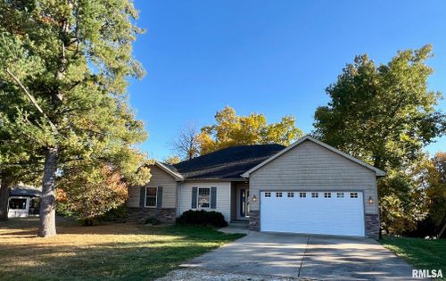 337 Elm Ln, Petersburg, IL, 62675-9762 | Card Image