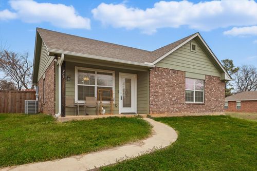 901 W Munson St, Denison, TX, 75020-5125 | Card Image