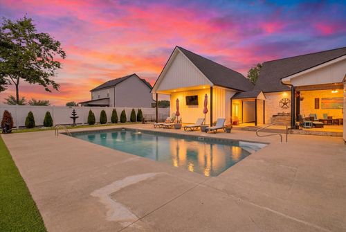 348 Ellington Dr, Clarksville, TN, 37043-2533 | Card Image