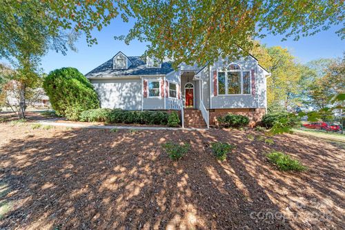 400 Woodson Ct, Spartanburg, SC, 29303-1970 | Card Image