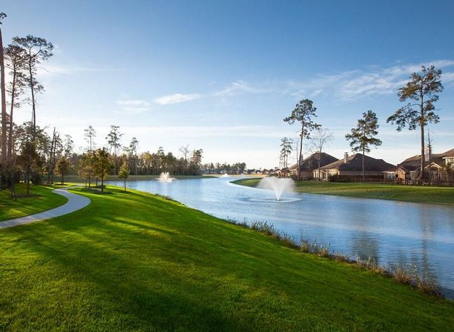 Discover the serene beauty of a picturesque community lake, complete with elegant fountains that create a tranquil ambiance. | Image 22