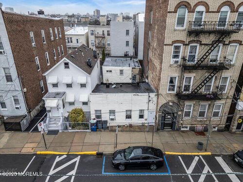 148 19th St, Union City, NJ, 07087-6784 | Card Image