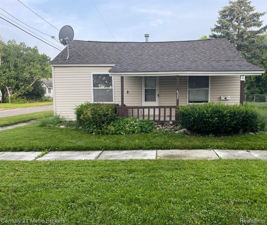 Tuxedo Ave, Flint, MI 48507