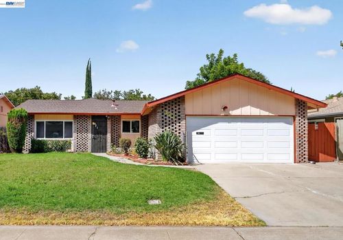 421 East Serrano Way, Stockton, CA, 95207 | Card Image