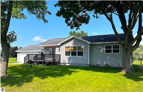 838 Meadow Dr, Traverse City, MI, 49685-9356 | Card Image