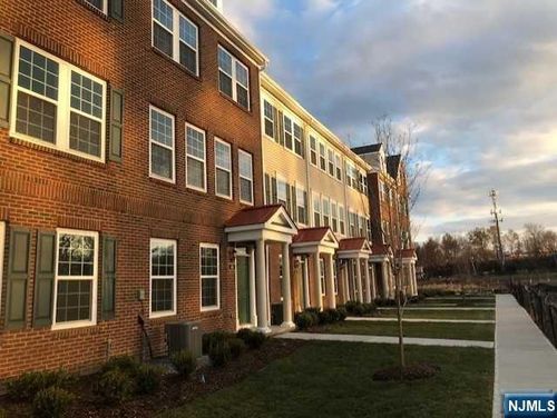 32 Litchfield Ln, Fair Lawn, NJ, 07410-3346 | Card Image