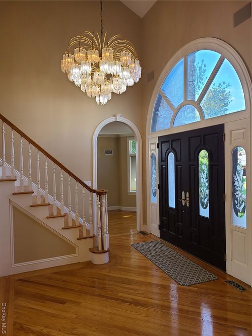 14 Potters Ln, New Rochelle, NY, 10805-3307 | Card Image