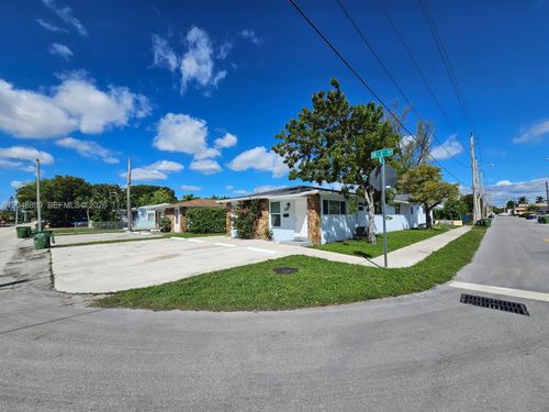 329 Se 2nd St, Hallandale Beach, FL, 33009-5635 | Card Image