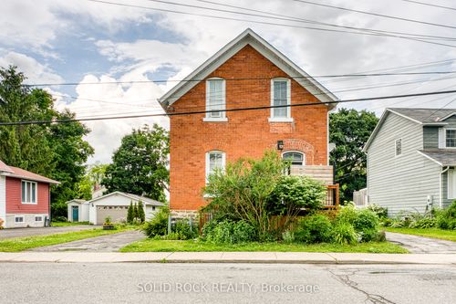 33A and 33B Napoleon St, Carleton Place, ON, K7C2X4 | Card Image