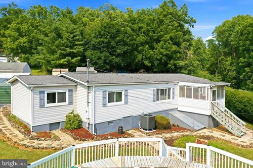 1233 Summit Point Dr, Front Royal, VA, 22630-4853 | Card Image