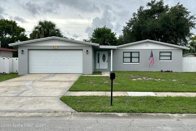 933 Hunter Park Place, House other with 3 bedrooms, 2 bathrooms and null parking in Titusville FL | Image 1