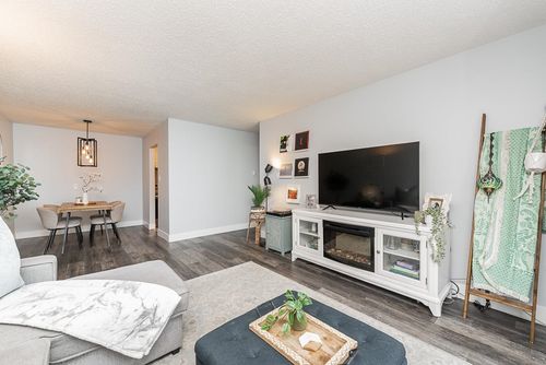 211-236 W 2nd St, North Vancouver, BC, V7M1C6 | Card Image