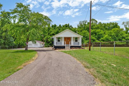 1006 Ruritan Rd, Harriman, TN, 37748-6803 | Card Image