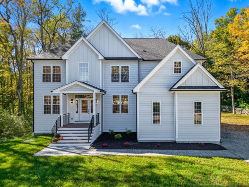 8 Hough Rd, Sutton, MA, 01590-2709 | Card Image