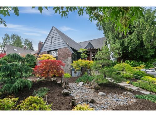 2706 Ne Ainsworth St, Portland, OR, 97211 | Card Image