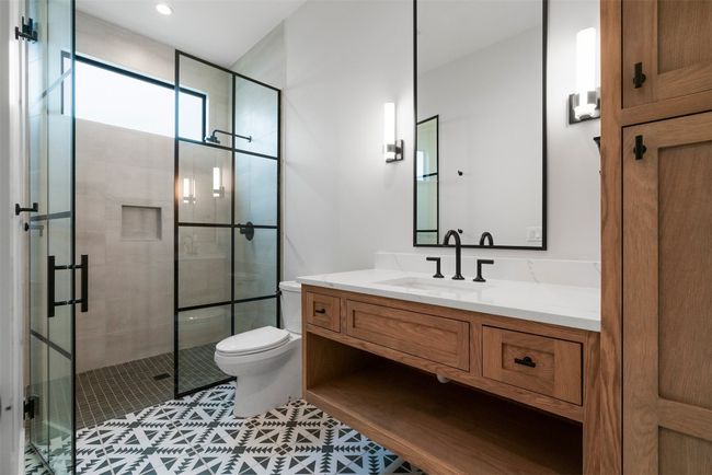 Full guest bathroom on the main floor | Image 22