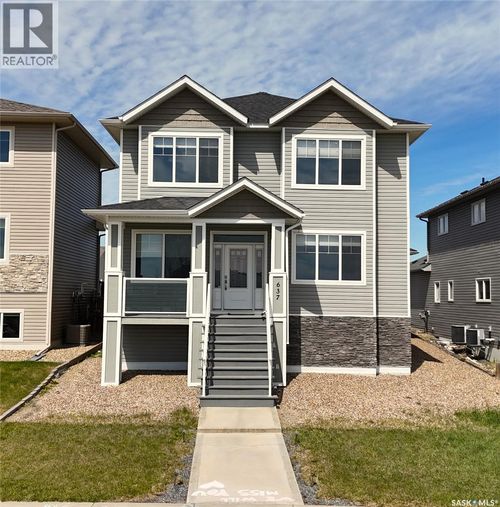 637 Douglas Dr, Swift Current, SK, S9H5R6 | Card Image