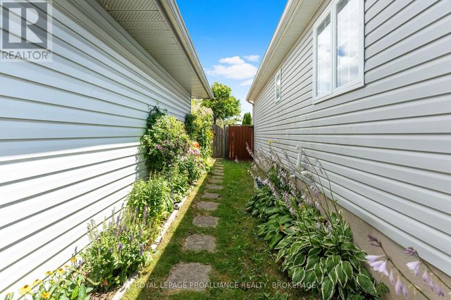 343 Sunrise Cres, House other with 4 bedrooms, 3 bathrooms and 4 parking in Kingston ON | Image 40