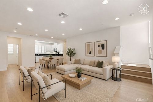 5750 Acacia Ln, Lakewood, CA, 90712-1283 | Card Image