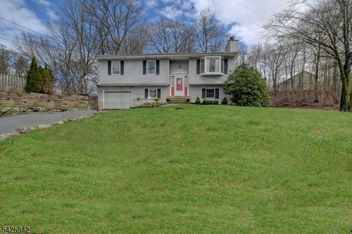 4 Birch Dr E, HIGHLAND LAKES, NJ, 07422-1327 | Card Image