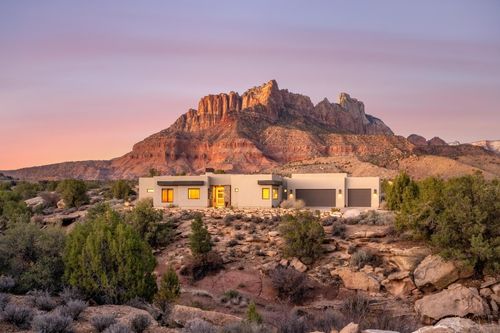 3000 Navajo Way, Springdale, UT, 84767-7743 | Card Image