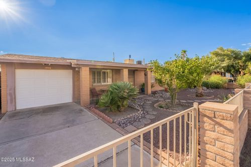 3940 S Avenida De Las Palmas, Tucson, AZ, 85730-4717 | Card Image