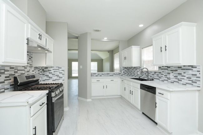 2522 Cardinal Elm St, House other with 4 bedrooms, 3 bathrooms and 2 parking in Fresno TX | Image 12