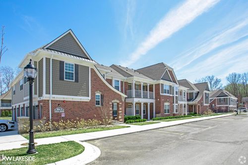 54201 Bay Point Dr, Utica, MI, 48316-5140 | Card Image