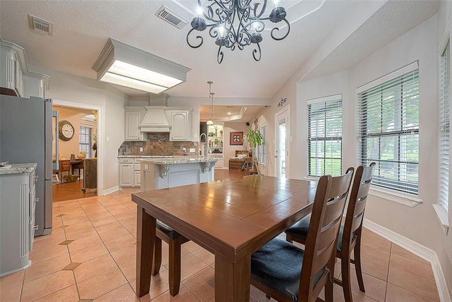 638 Winchester Trl, House other with 3 bedrooms, 3 bathrooms and 2 parking in Angleton TX | Image 10