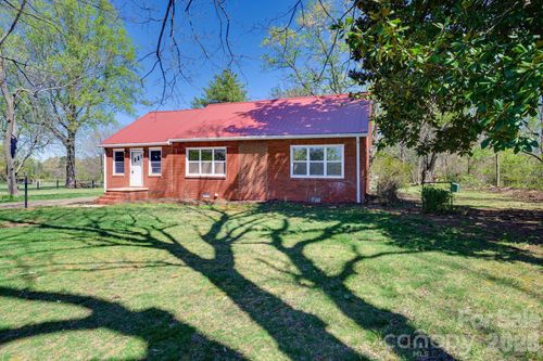 2414 N Olivers Cross Road, Newton, NC, 28658 | Card Image