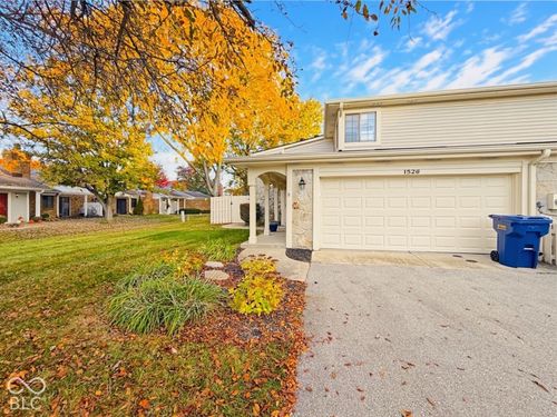 1526 Roanoke Dr, Zionsville, IN, 46077-1861 | Card Image
