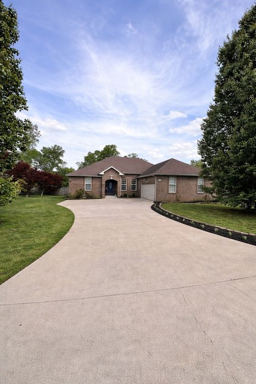 1672 Apache Way, Clarksville, TN, 37042-0708 | Card Image