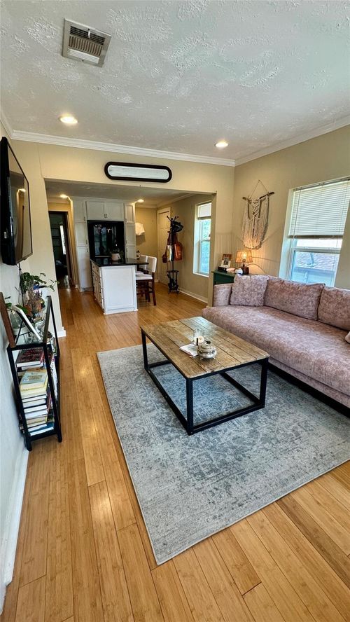 apt-1-404 Quitman St, Houston, TX, 77009-7762 | Card Image