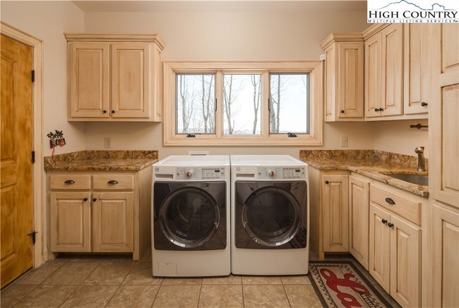 1902 Elk Creek Mountain Pkwy, House other with 4 bedrooms, 5 bathrooms and null parking in Todd NC | Image 37